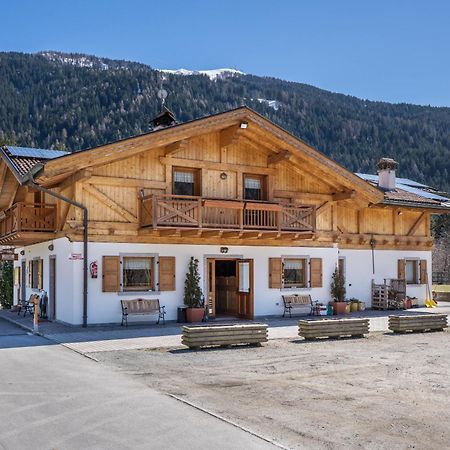 Chalet Camping Fae 1 Мадона ди Кампильо Екстериор снимка