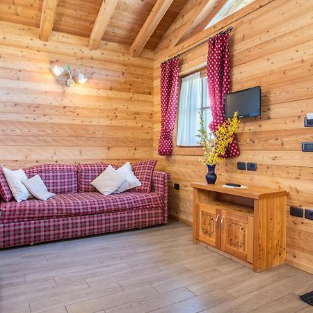 Chalet Camping Fae 1 Мадона ди Кампильо Екстериор снимка